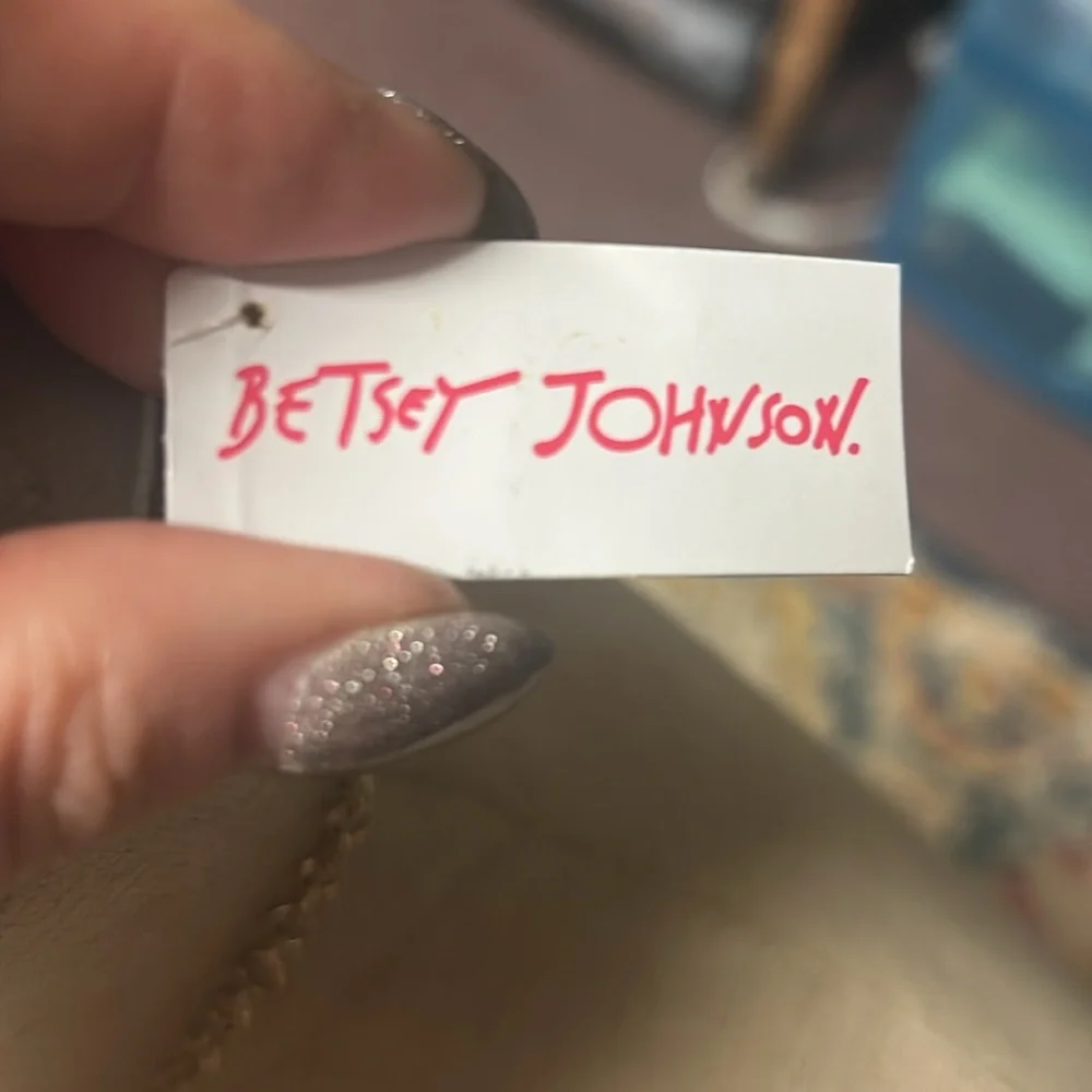 Betsey Johnson Surfmaid Iridescent Scallop Shell Clam Pearl AB Lucite Necklace - Picture 3 of 7